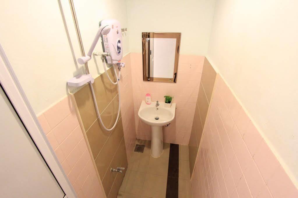 Cosy Stay Melaka Экстерьер фото
